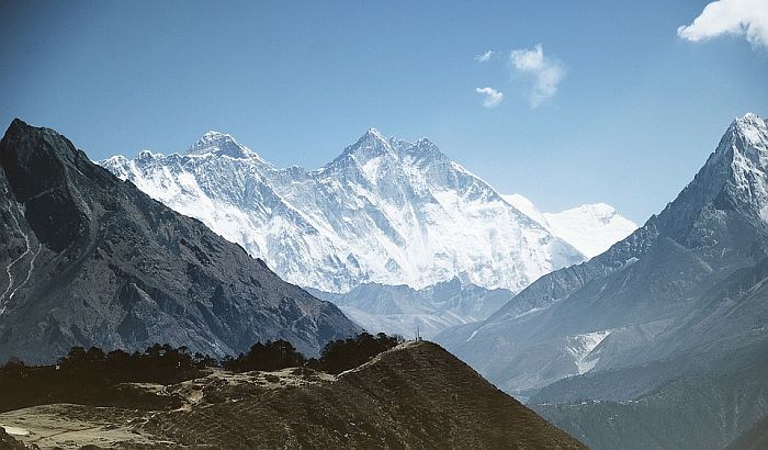 Troje ljudi poginulo, sedmoro nestalo u lavini na Himalajima