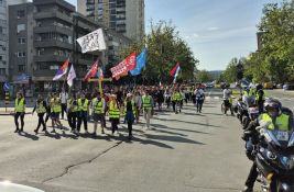 FOTO, VIDEO: Studenti krenuli peške iz Novog Sada na protest u Subotici