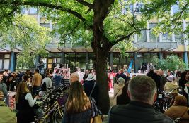 VIDEO Građani na protestu ispred novosadskog suda: Novi skup sutra u 7h