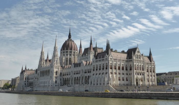 Mađarski parlament zabranio pristup novinarki poznatoj po šutiranju migranata