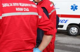 Prevrnuo se automobil u Sremskoj Kamenici, povređena trojica muškaraca