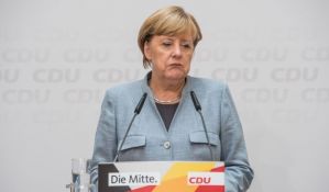 Merkel: Vakcinu među prvima dobijaju korisnici i zaposleni u domovima za stare