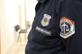 Tužilaštvo u Novom Sadu: Muškarac vrbovao drugog za krivično delo i obezbedio mu oružje 