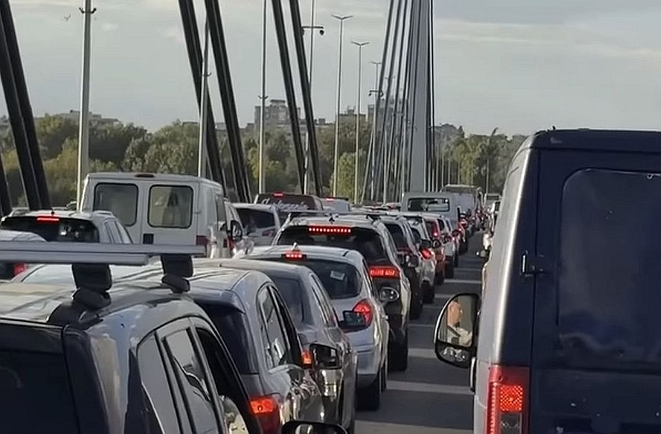VIDEO Velika gužva na Mostu slobode, kolona u smeru ka gradu