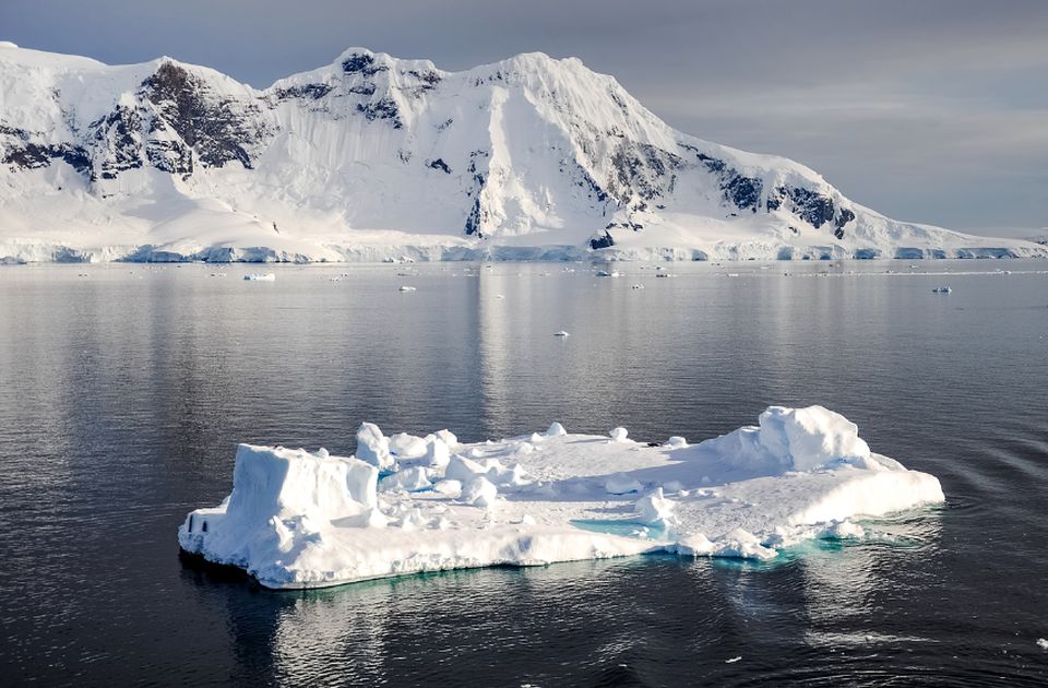 VIDEO: Vulkan na Antarktiku izbacuje 80 grama zlata dnevno u ledeni vazduh