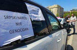 FOTO, VIDEO: Taksisti u Beogradu i Banjaluci protestovali protiv usvajanja rezolucije o Srebrenici