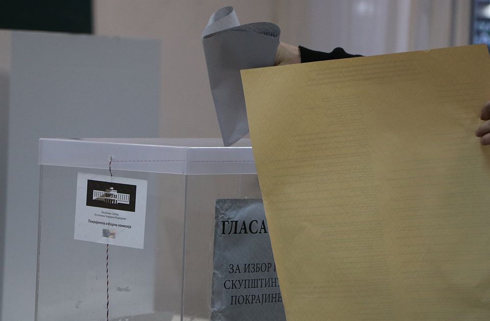 Savez vojvođanskih Mađara i "Ruska stranka - Srbi i Rusi braća zauvek!" predali liste u Novom Sadu
