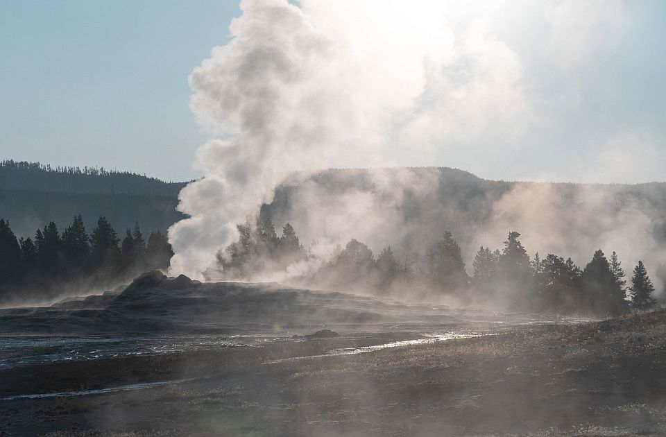 Informer predviđa erupciju vulkana u Jeloustounu - uz erupciju besmislica