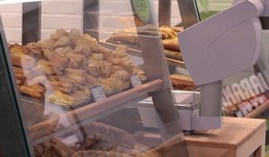 Sindikati traže bar dve neradne nedelje mesečno za radnike u prodavnicama