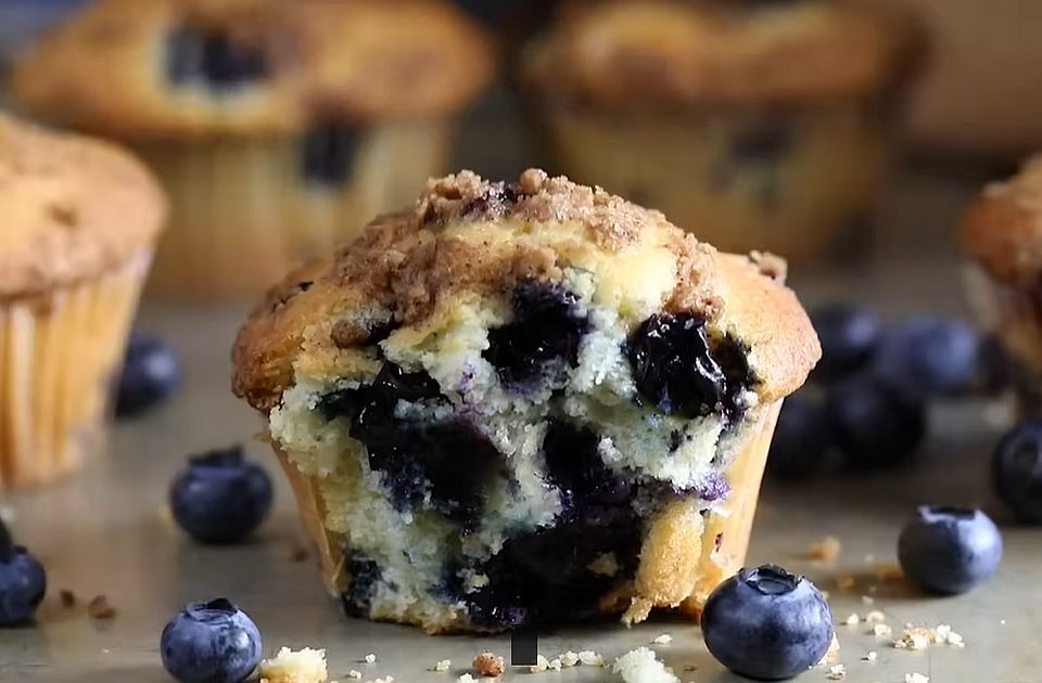 Slatko na brzaka: Mafini od integralnog brašna sa voćem