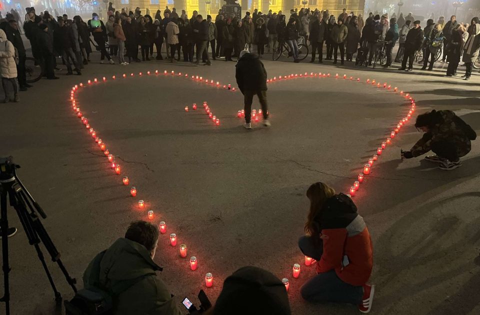 VIDEO: Skup povodom 13 meseci od pada nadstrešnice, kolona krenula ka Železničkoj stanici