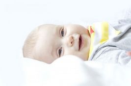 Tmuran ponedeljak doneo lepe vesti: U Novom Sadu rođeno 25 beba, među njima dva para blizanaca