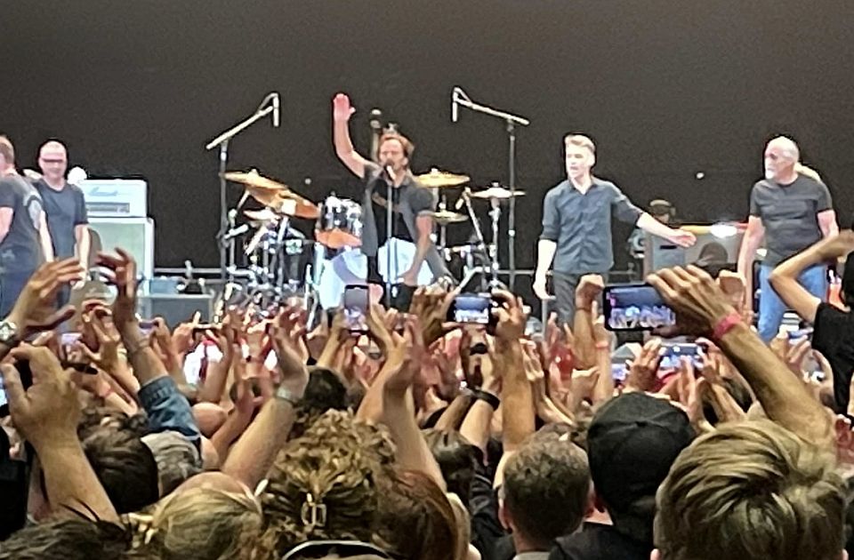 Pearl Jam prodaje plakat sa koncerta u Istanbulu, sredstva idu Turskoj i Siriji