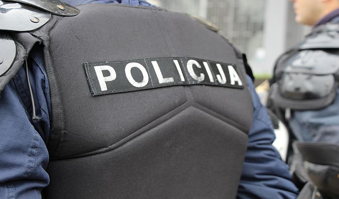 Dva policajca uhapšena zbog puštanja u promet falsifikovanih novčanica