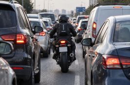 Provlačenje motociklista između drugih vozila: Stručnjak o tome šta je dozvoljeno, a šta ne