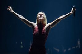 Verovao da je u emotivnoj vezi sa Selin Dion - prevaren za 10.000 evra