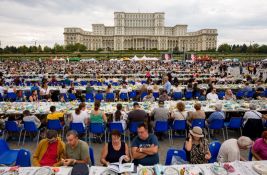 Ginisov rekord u Bukureštu: Sto dug pet kilometara okupio 20.000 ljudi