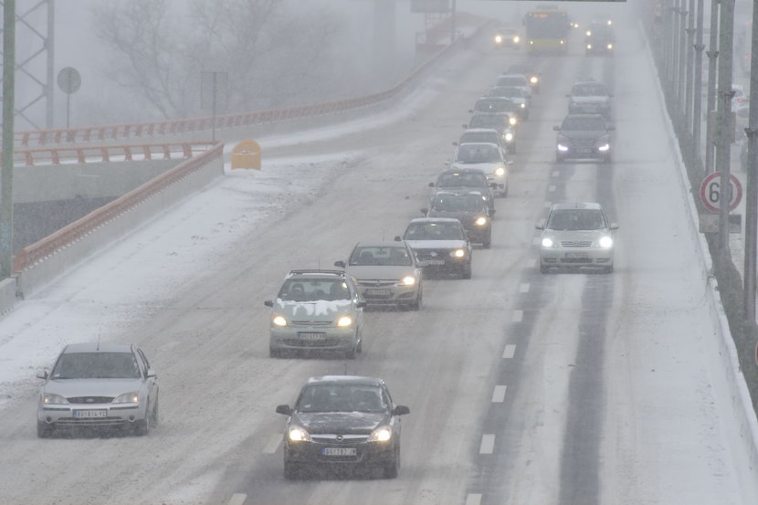 Putevi Srbije upozoravaju na oprez zbog najavljenog snega