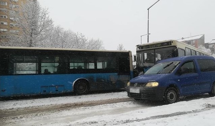 Sudar autobusa GSP-a na Novom naselju, 10 putnika povređeno