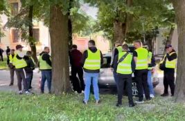 Kula: Oko 150 ljudi raspoređeno kod opštine, na zgradi transparent 