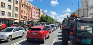 FOTO: Kako je izgledala protestna vožnja poljoprivrednika u Novom Sadu - u slikama