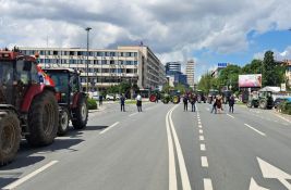 VIDEO: Završena blokada bulevara kod Banovine, poljoprivrednici se vraćaju do Sajma