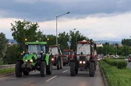 FOTO, VIDEO: Završena blokada kružnog toka, poljoprivrednici se vraćaju do Sajma