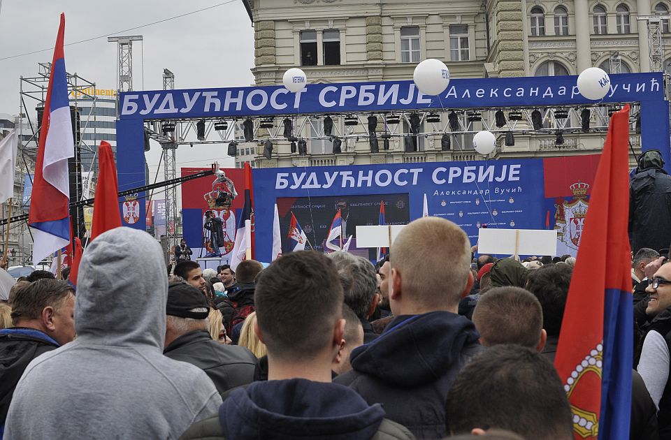 Radnike "pritiskaju" i ucenjuju da idu na SNS miting 26. maja: Da li i koje opcije imaju?