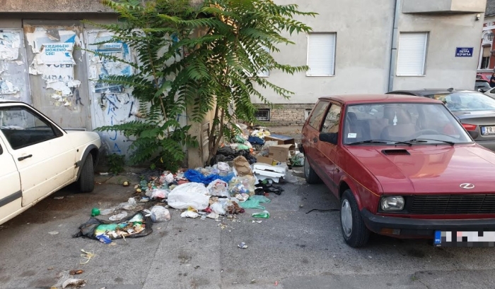 FOTO: Apeli stanara Podbare da nesavesni građani ne prave smetlište u njihovoj ulici