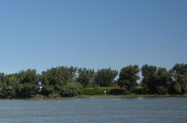 Zbog jakog vetra na Dunavu ne saobraća rumunska skela za Golubac 