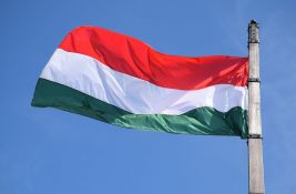 FOTO U Mađarskoj postavljen spomenik, pa odmah uklonjen: Građani u njemu videli nešto sasvim drugo
