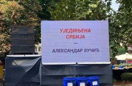 VIDEO: Policija u Užicu ne dozvoljava građanima da se okupe pre mitinga SNS, pojedini građani napadnuti