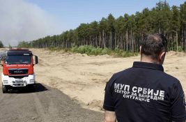 Novi požar kod Sjenice van kontrole, borba s vatrom na Stolovima, opasnost od vetra u Deliblatskoj peščari