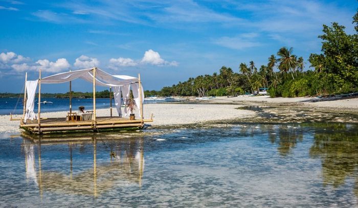 Filipini zatvaraju poznato ostrvo zbog zagađenja