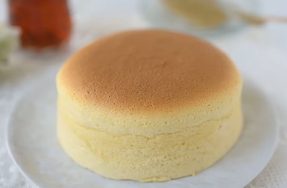 VIDEO: Japanski jogurt čizkejk - osvežavajuće lagan desert