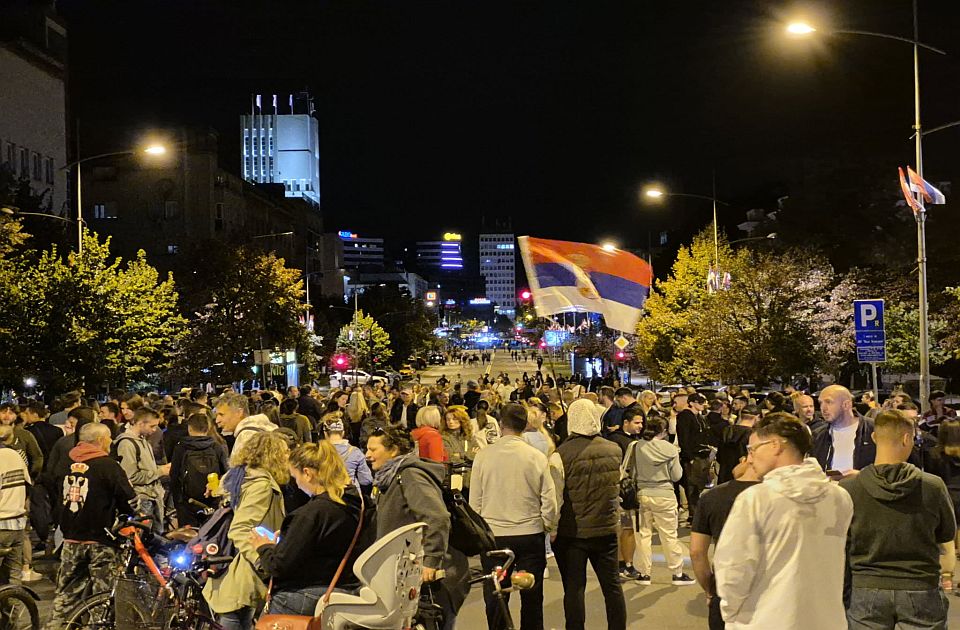 UŽIVO Protest podrške studentu Bogdanu Jovičiću, blokiran Varadinski most UŽIVO Protest podrške studentu Bogdanu Jovičiću, blokiran Varadinski most