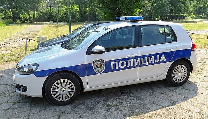 Inđija: Policija mu u stanu pronašla marihuanu i vrata i prozore ukradene sa vikendice