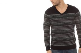 Zašto neke majice i džemperi imaju V-izrez - nije samo moda u pitanju