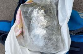Uhapšeni prilikom primopredaje pola kilograma marihuane, u stanu Novosađanina nađen i kokain