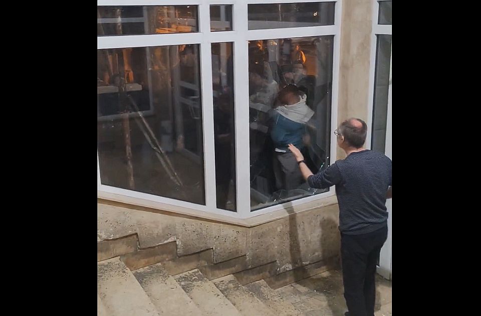 VIDEO: Policija upala na Medicniski fakultet u Beogradu zbog izbora za studentski parlament