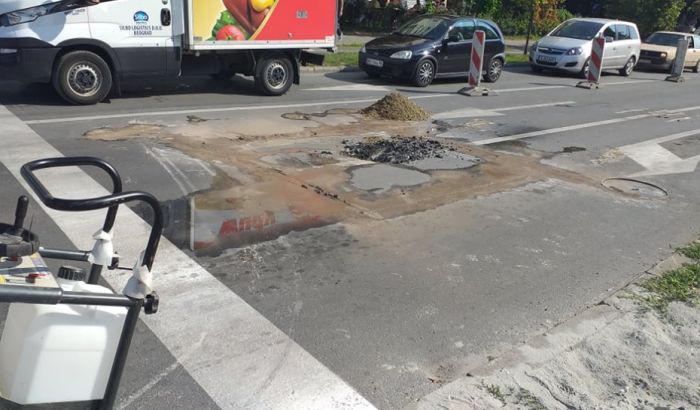 FOTO: U delu Bulevara kralja Petra saobraćaj samo u jednoj traci zbog sanacije havarije