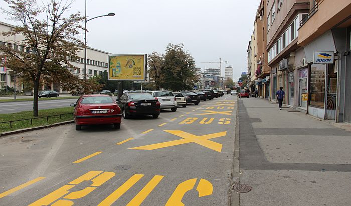 FOTO: Parking preko puta Banovine pretvoren u stajalište za turističke autobuse