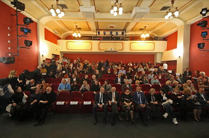 Predstava "Ana Karenjina" premijerno izvedena povodom obnove Velike sale Novosadskog pozorišta