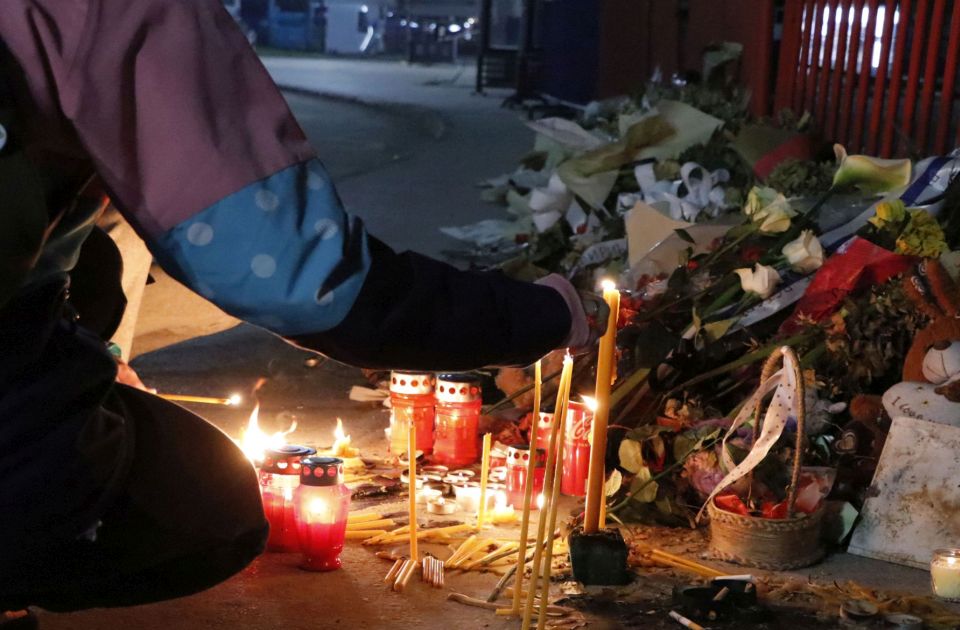 Pola godine od pada nadstrešnice: Rane u kojima cveta hiljade 