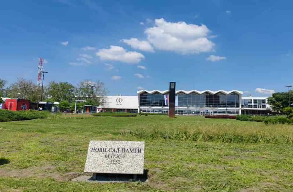 Mićin protiv spomen-ploče koju su postavili studenti: Pokrenuće svoju inicijativu, sa Vučićem