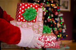 Od danas do petka, Deda Mraz svakog dana deli gomilu poklona slušaocima Radija 021