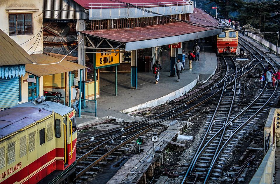 Prevaranti im obećali siguran posao u železnicama: Indijci mesec dana brojali vozove 
