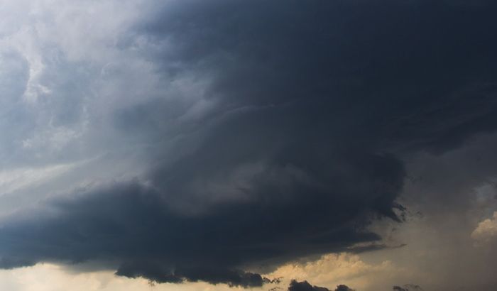 Deo protivgradne rakete pao pored škole