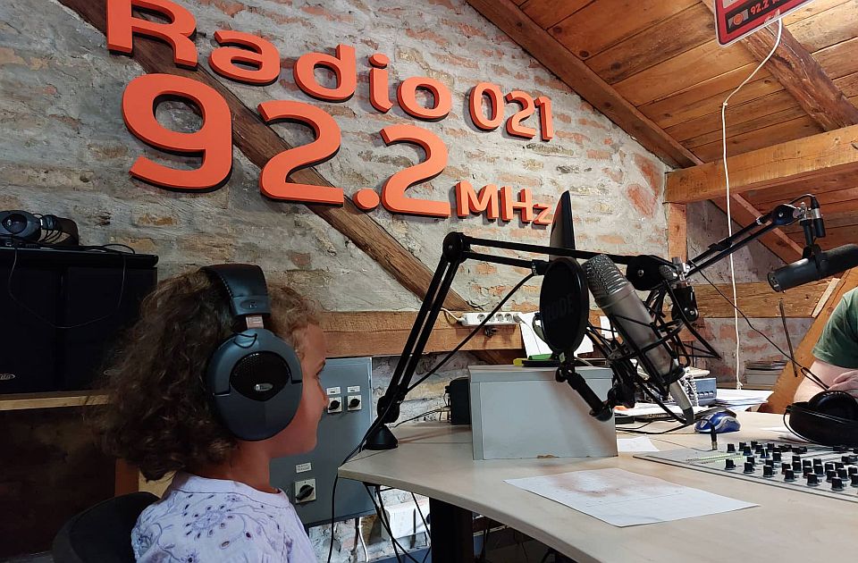 Kako je Radio 021 kumovao imenu male Ele, koja je osvojila bicikl zahvaljujući pesmici