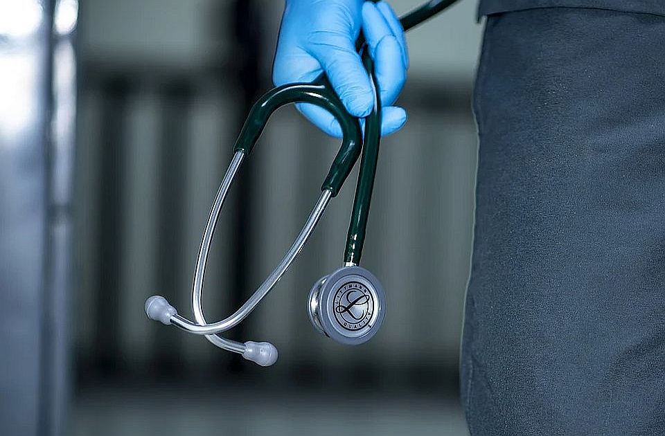 Vlada odobrila zapošljavanje 100 mladih lekara i 200 medicinskih tehničara